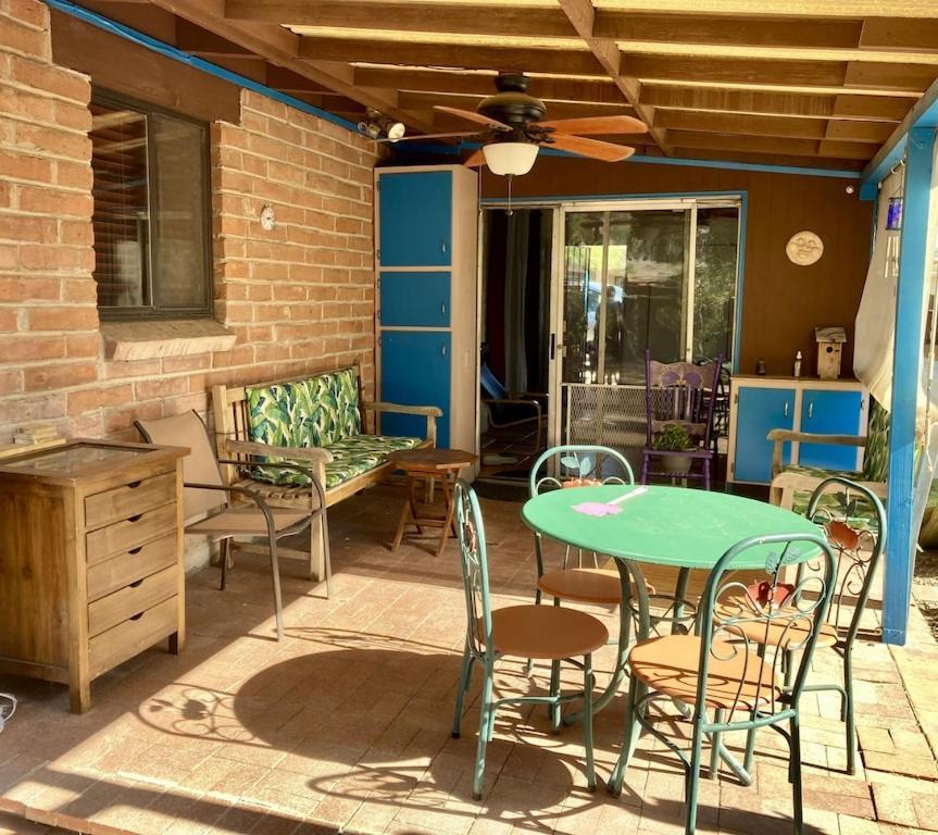 Casa Azul - Cute Centrally Located Adobe With Large Fenced Outdoor Living For Pets And Adults, Non-Smoking Тусон Екстер'єр фото