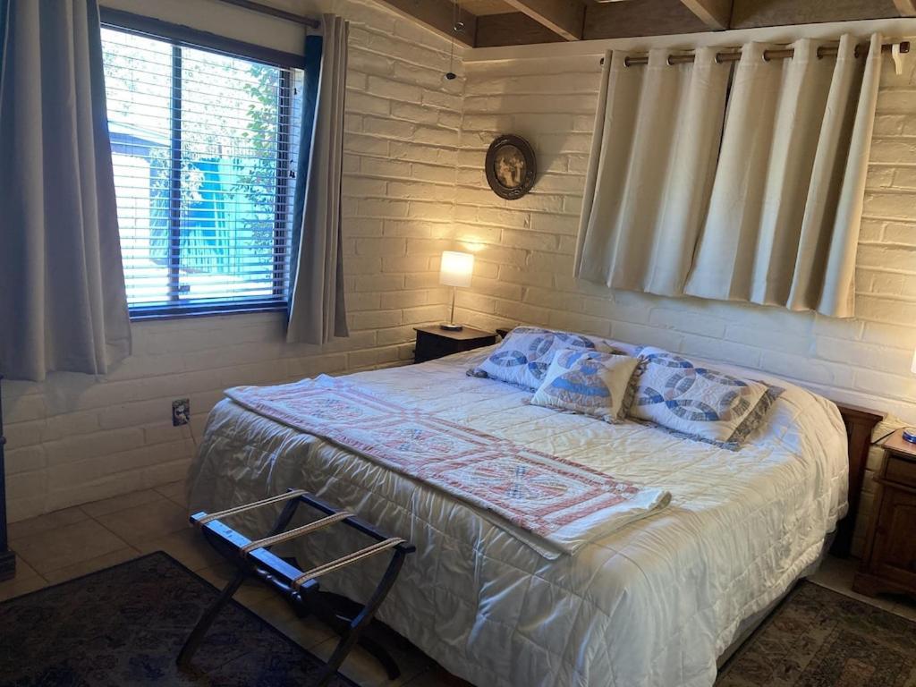 Casa Azul - Cute Centrally Located Adobe With Large Fenced Outdoor Living For Pets And Adults, Non-Smoking Тусон Екстер'єр фото