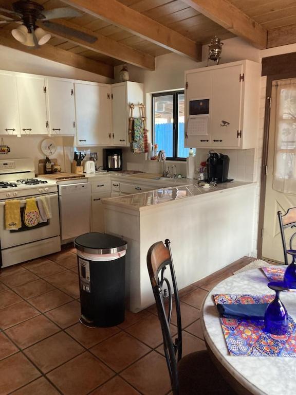 Casa Azul - Cute Centrally Located Adobe With Large Fenced Outdoor Living For Pets And Adults, Non-Smoking Тусон Екстер'єр фото