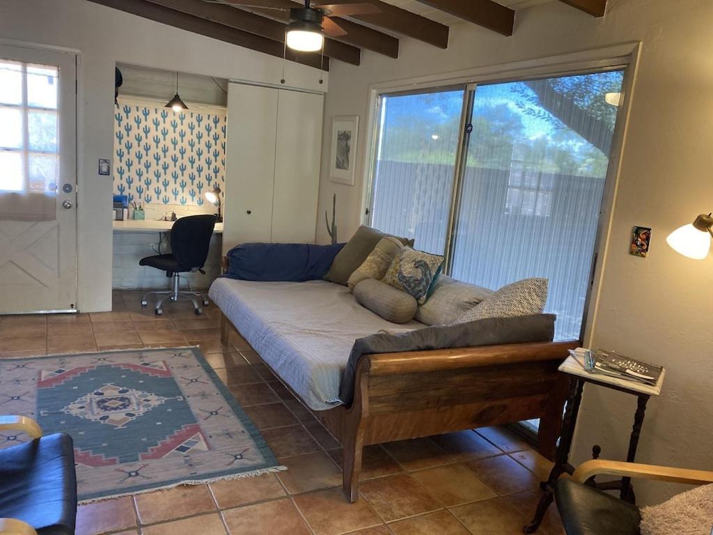 Casa Azul - Cute Centrally Located Adobe With Large Fenced Outdoor Living For Pets And Adults, Non-Smoking Тусон Екстер'єр фото