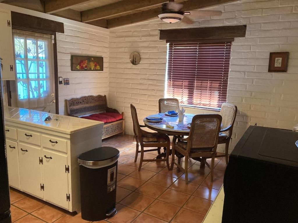 Casa Azul - Cute Centrally Located Adobe With Large Fenced Outdoor Living For Pets And Adults, Non-Smoking Тусон Екстер'єр фото